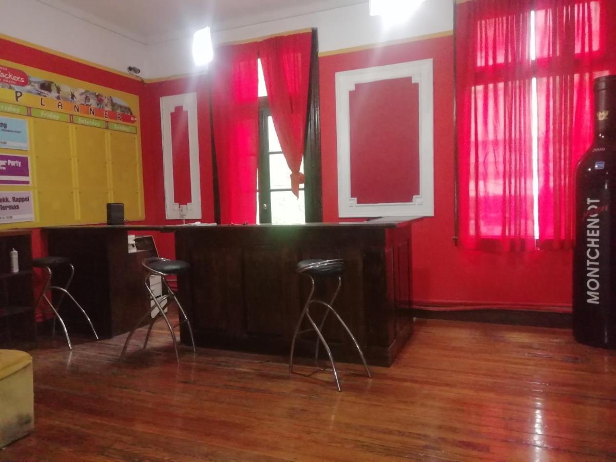 Katana Capsule Hostel Мендоса Екстер'єр фото